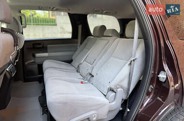 Внедорожник / Кроссовер Toyota Sequoia 2015 в 