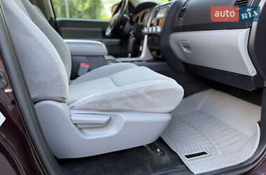 Внедорожник / Кроссовер Toyota Sequoia 2015 в 