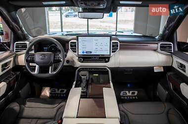 Внедорожник / Кроссовер Toyota Sequoia 2025 в 