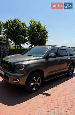Позашляховик / Кросовер Toyota Sequoia 2015 в Києві