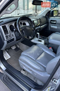 Внедорожник / Кроссовер Toyota Sequoia 2008 в 