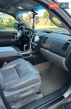 Внедорожник / Кроссовер Toyota Sequoia 2008 в 