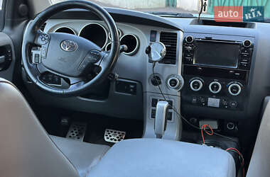 Внедорожник / Кроссовер Toyota Sequoia 2008 в 