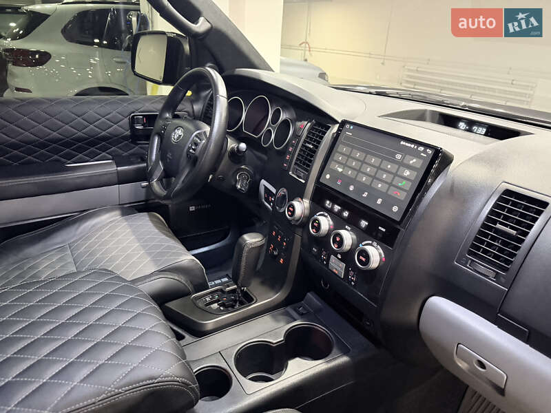 Внедорожник / Кроссовер Toyota Sequoia 2008 в Киеве