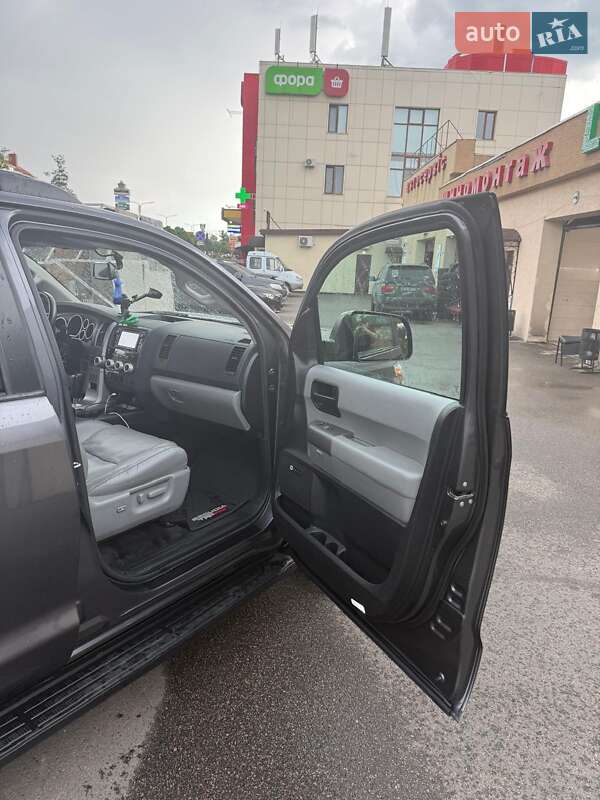 Внедорожник / Кроссовер Toyota Sequoia 2017 в Киеве фото 13 Внедорожник / Кроссовер Toyota Sequoia 2017 в Киеве