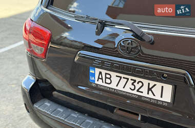 Внедорожник / Кроссовер Toyota Sequoia 2012 в 