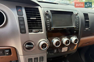 Внедорожник / Кроссовер Toyota Sequoia 2012 в 