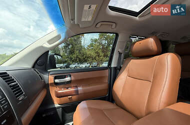 Внедорожник / Кроссовер Toyota Sequoia 2012 в 