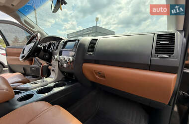 Внедорожник / Кроссовер Toyota Sequoia 2012 в 