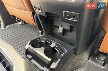 Внедорожник / Кроссовер Toyota Sequoia 2012 в 