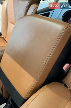 Внедорожник / Кроссовер Toyota Sequoia 2012 в 