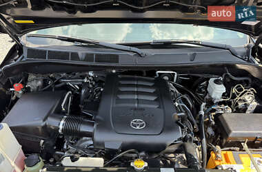 Внедорожник / Кроссовер Toyota Sequoia 2012 в 