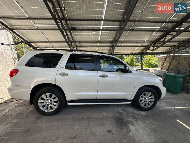 Внедорожник / Кроссовер Toyota Sequoia 2016 в Хмельницком фото 2 Внедорожник / Кроссовер Toyota Sequoia 2016 в Хмельницком