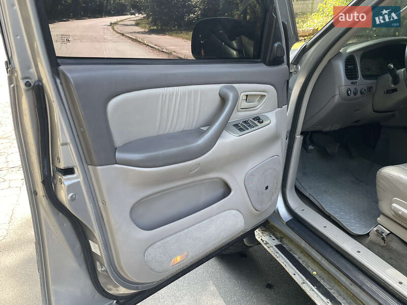 Внедорожник / Кроссовер Toyota Sequoia 2000 в Киеве