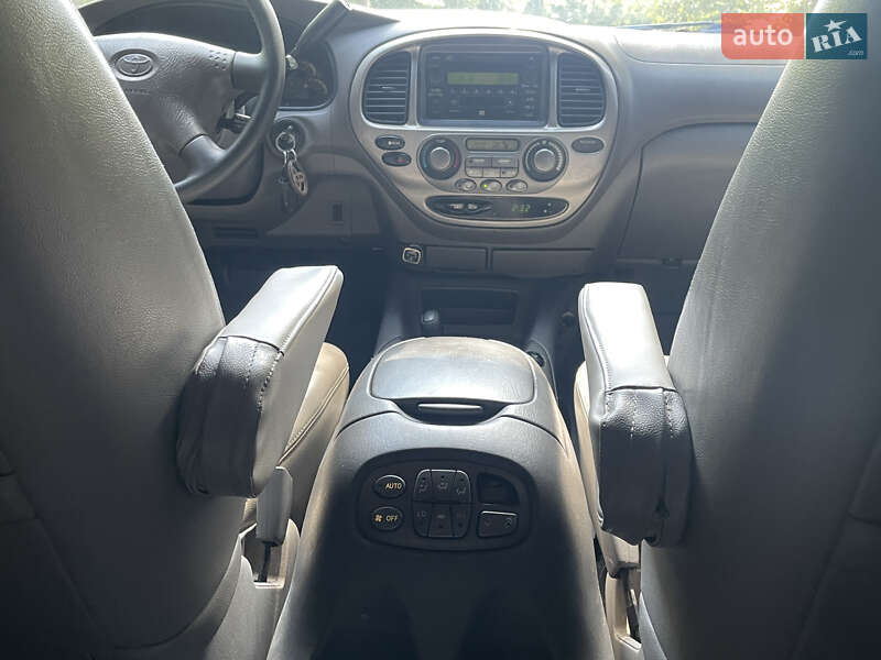 Внедорожник / Кроссовер Toyota Sequoia 2000 в Киеве