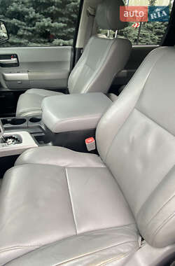 Внедорожник / Кроссовер Toyota Sequoia 2008 в 