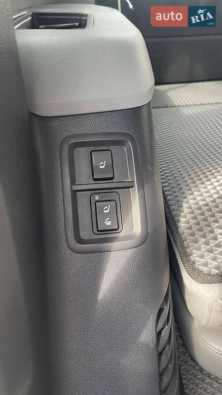 Внедорожник / Кроссовер Toyota Sequoia 2011 в Киеве