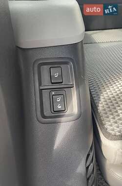 Внедорожник / Кроссовер Toyota Sequoia 2011 в 