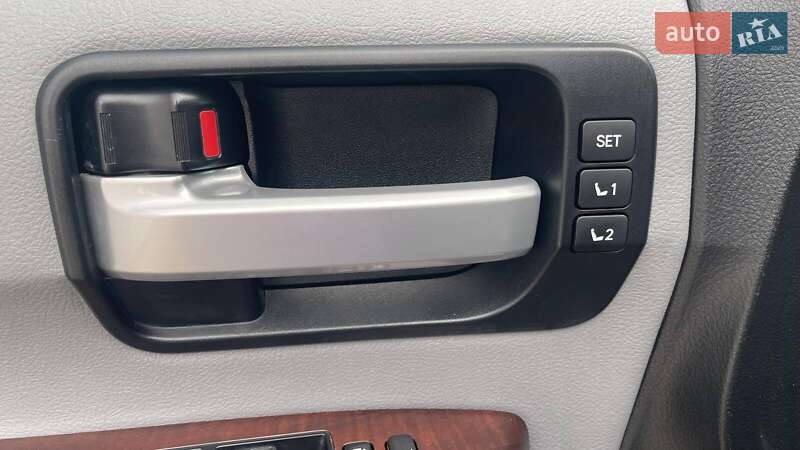 Внедорожник / Кроссовер Toyota Sequoia 2011 в Киеве