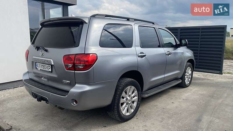 Внедорожник / Кроссовер Toyota Sequoia 2011 в Киеве