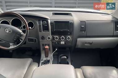 Внедорожник / Кроссовер Toyota Sequoia 2011 в 