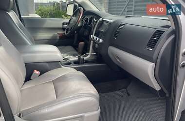 Внедорожник / Кроссовер Toyota Sequoia 2011 в 