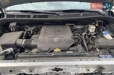 Внедорожник / Кроссовер Toyota Sequoia 2011 в 