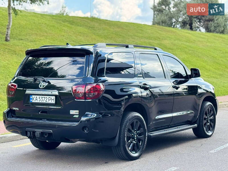 Позашляховик / Кросовер Toyota Sequoia 2010 в Києві