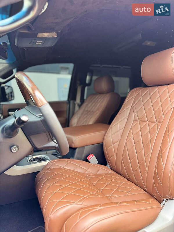 Позашляховик / Кросовер Toyota Sequoia 2010 в Києві