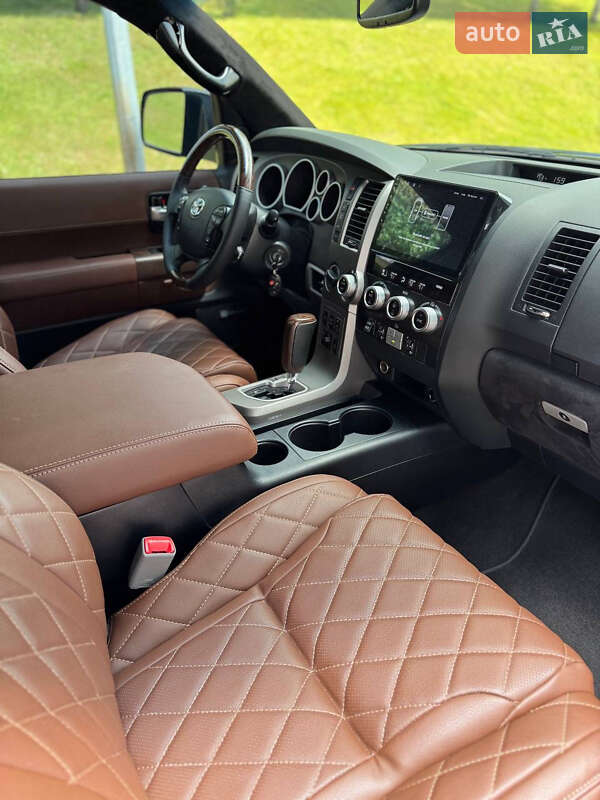 Позашляховик / Кросовер Toyota Sequoia 2010 в Києві