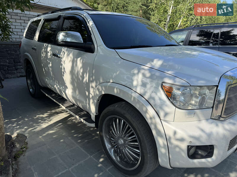 Внедорожник / Кроссовер Toyota Sequoia 2008 в Коростышеве