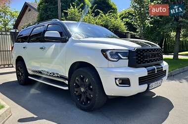 Внедорожник / Кроссовер Toyota Sequoia 2016 в 
