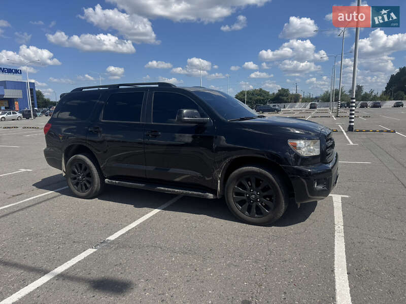 Позашляховик / Кросовер Toyota Sequoia 2017 в Дніпрі