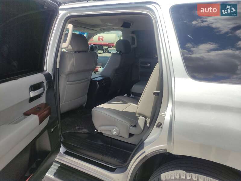 Внедорожник / Кроссовер Toyota Sequoia 2015 в Звягеле фото 7 Внедорожник / Кроссовер Toyota Sequoia 2015 в Звягеле