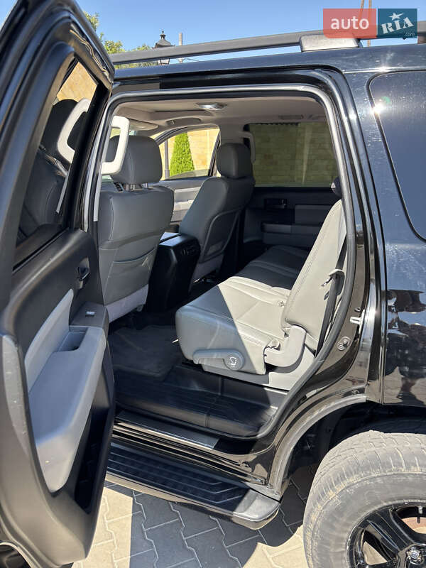 Внедорожник / Кроссовер Toyota Sequoia 2012 в Измаиле