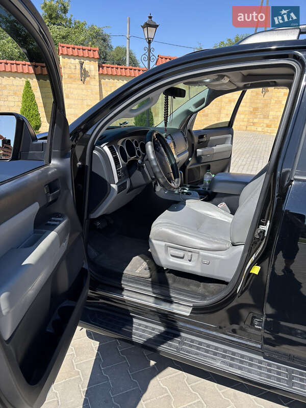 Внедорожник / Кроссовер Toyota Sequoia 2012 в Измаиле