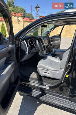 Внедорожник / Кроссовер Toyota Sequoia 2012 в 