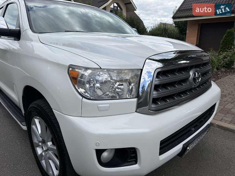 Toyota Sequoia 2010
