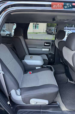 Внедорожник / Кроссовер Toyota Sequoia 2008 в 