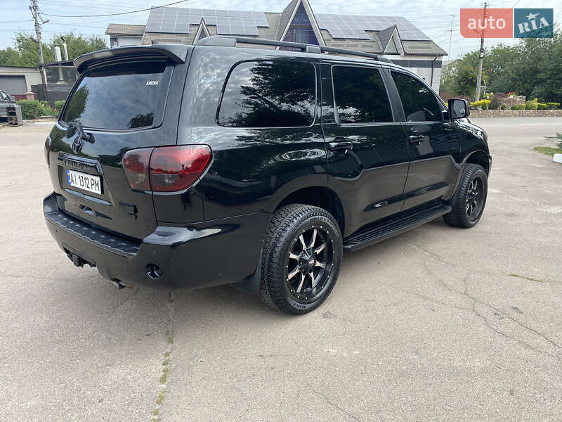 Позашляховик / Кросовер Toyota Sequoia 2012 в Києві