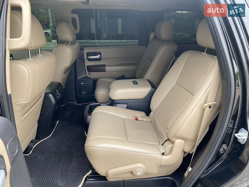 Позашляховик / Кросовер Toyota Sequoia 2012 в Києві