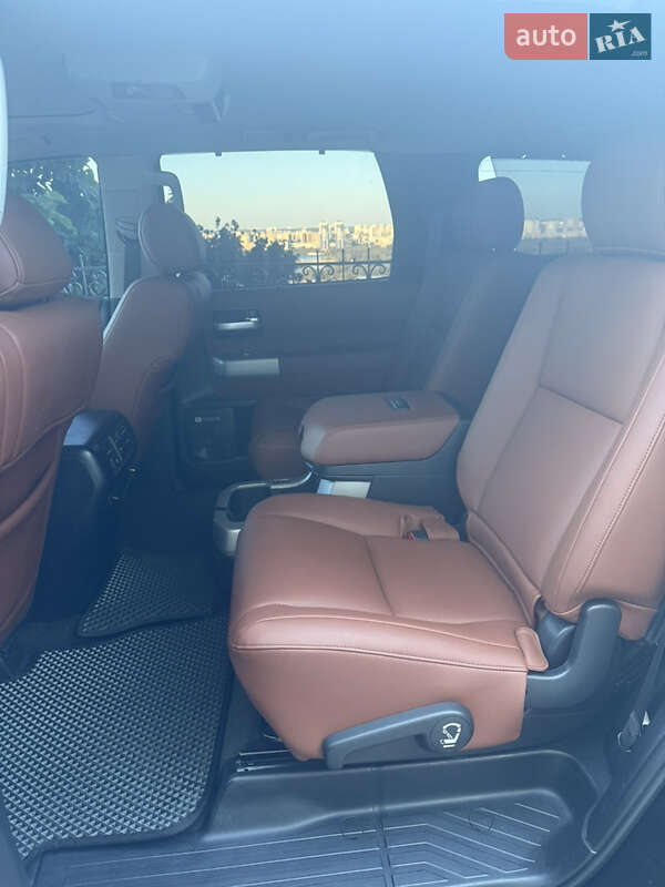 Внедорожник / Кроссовер Toyota Sequoia 2008 в Киеве
