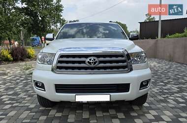 Внедорожник / Кроссовер Toyota Sequoia 2011 в 