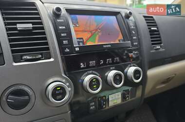 Внедорожник / Кроссовер Toyota Sequoia 2011 в 