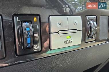Внедорожник / Кроссовер Toyota Sequoia 2011 в 