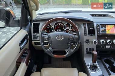 Внедорожник / Кроссовер Toyota Sequoia 2011 в 