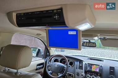 Внедорожник / Кроссовер Toyota Sequoia 2011 в 