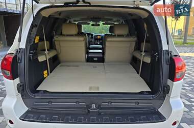 Внедорожник / Кроссовер Toyota Sequoia 2011 в 