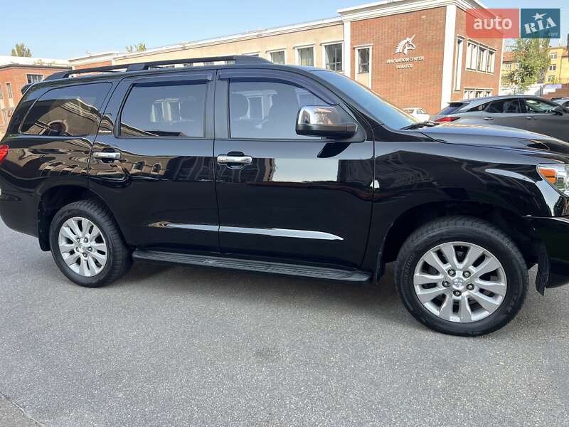 Внедорожник / Кроссовер Toyota Sequoia 2011 в Киеве