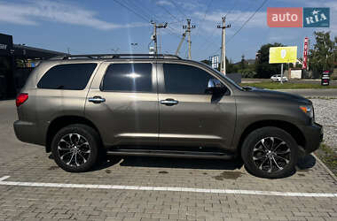Внедорожник / Кроссовер Toyota Sequoia 2013 в 